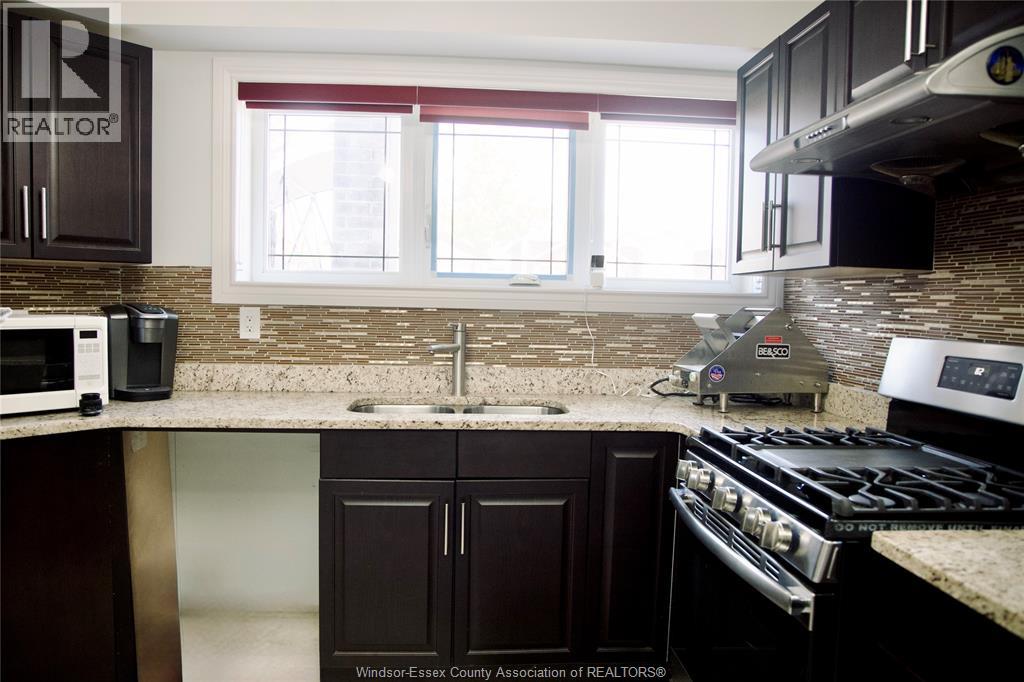 1935 Manitoba, Windsor, Ontario  N9B 3H8 - Photo 10 - 25022157