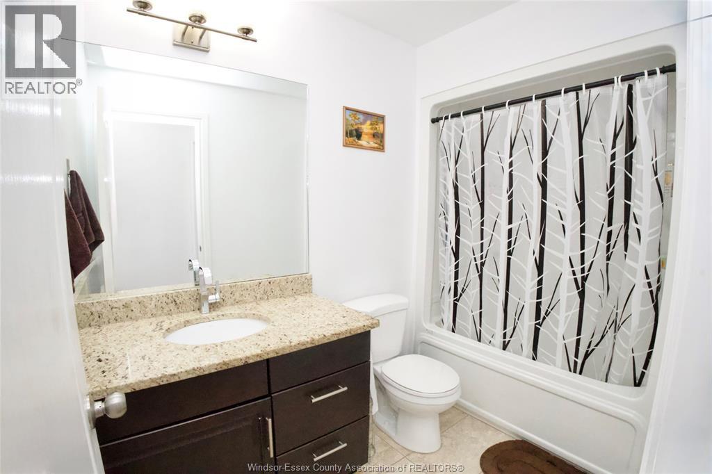1935 Manitoba, Windsor, Ontario  N9B 3H8 - Photo 18 - 25022157
