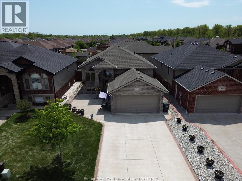 1935 Manitoba, Windsor, Ontario  N9B 3H8 - Photo 33 - 25022157