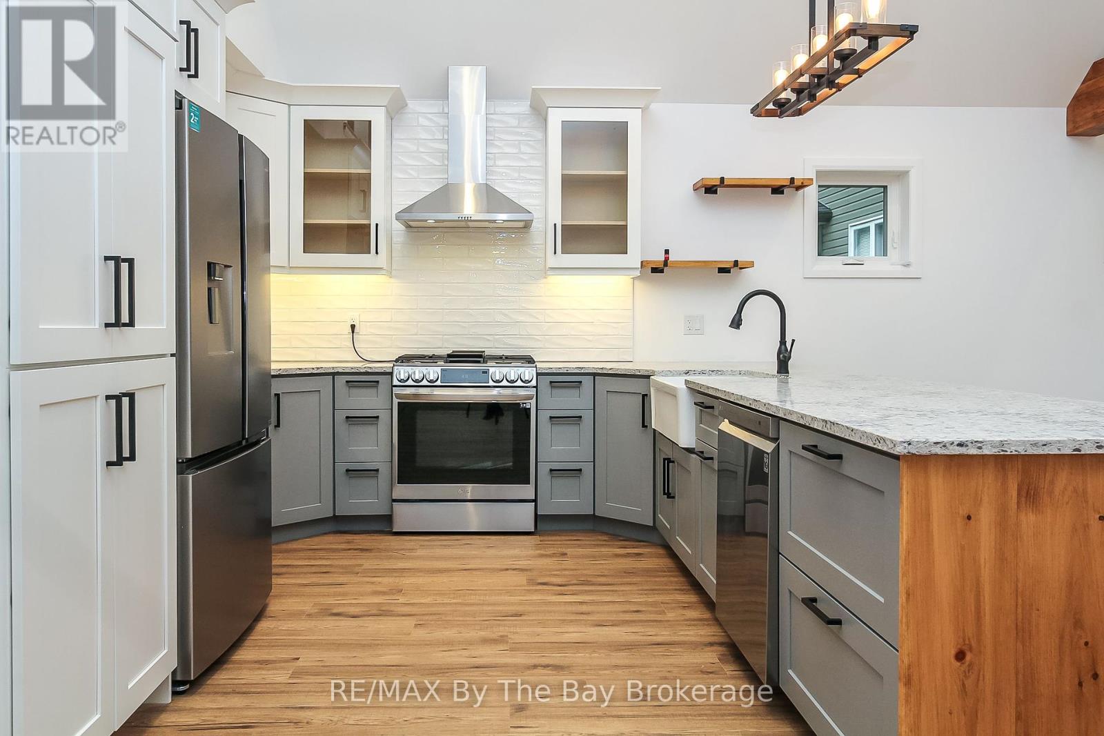 181 Knox Road E, Wasaga Beach, Ontario  L9Z 2T6 - Photo 16 - S12376607