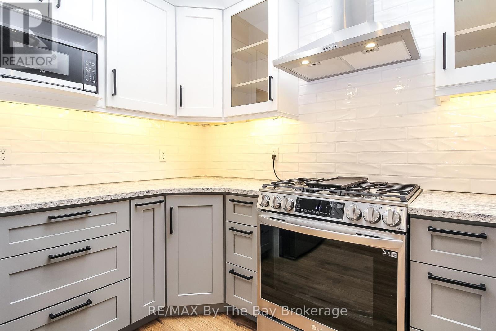 181 Knox Road E, Wasaga Beach, Ontario  L9Z 2T6 - Photo 17 - S12376607