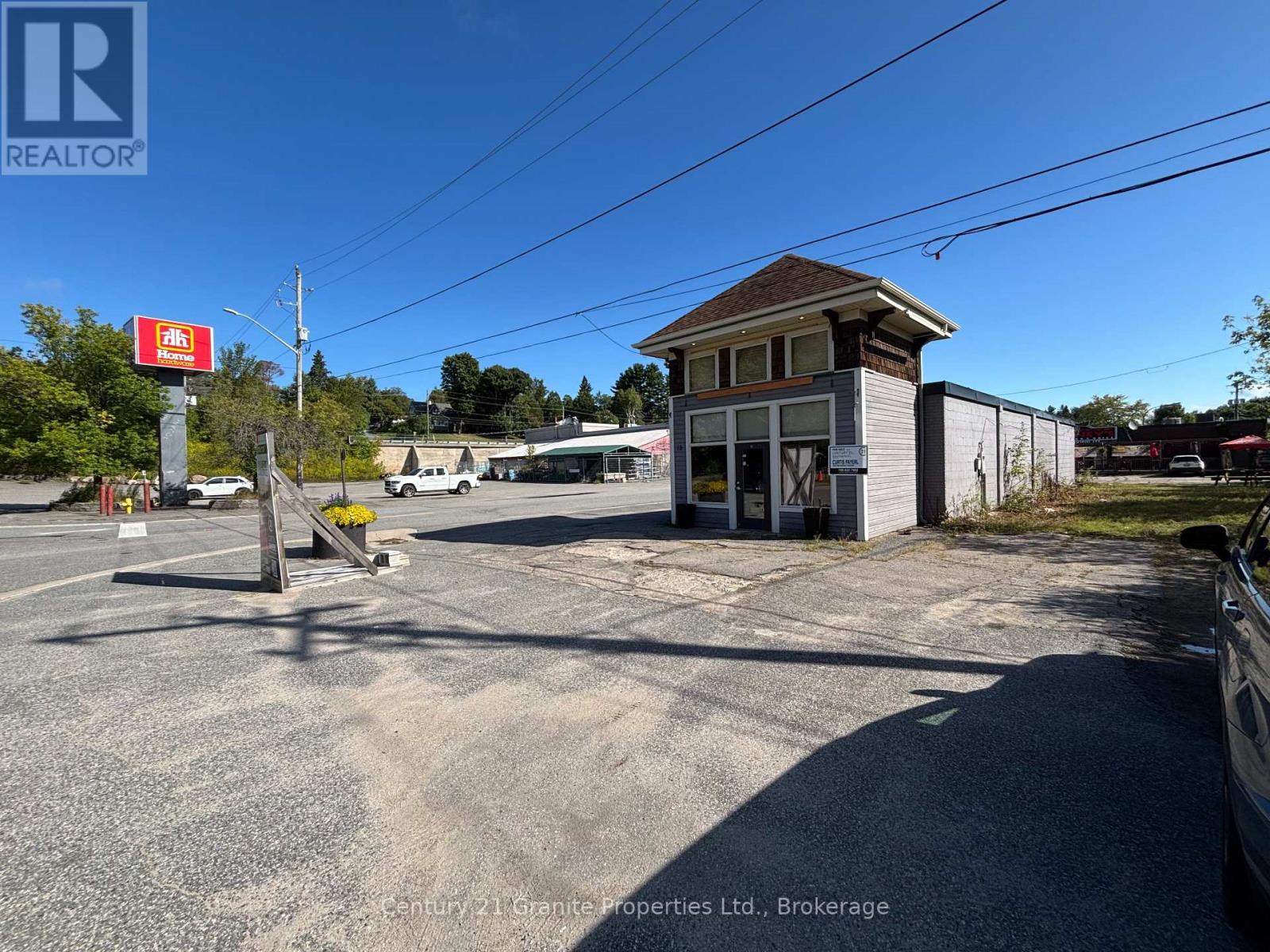 18 JOHN STREET, Huntsville, Ontario