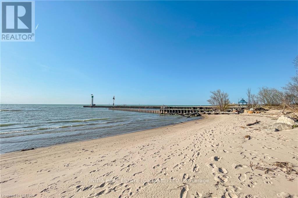 11 - 5 River Road, Lambton Shores (Grand Bend), Ontario  N0M 1T0 - Photo 42 - X12376543
