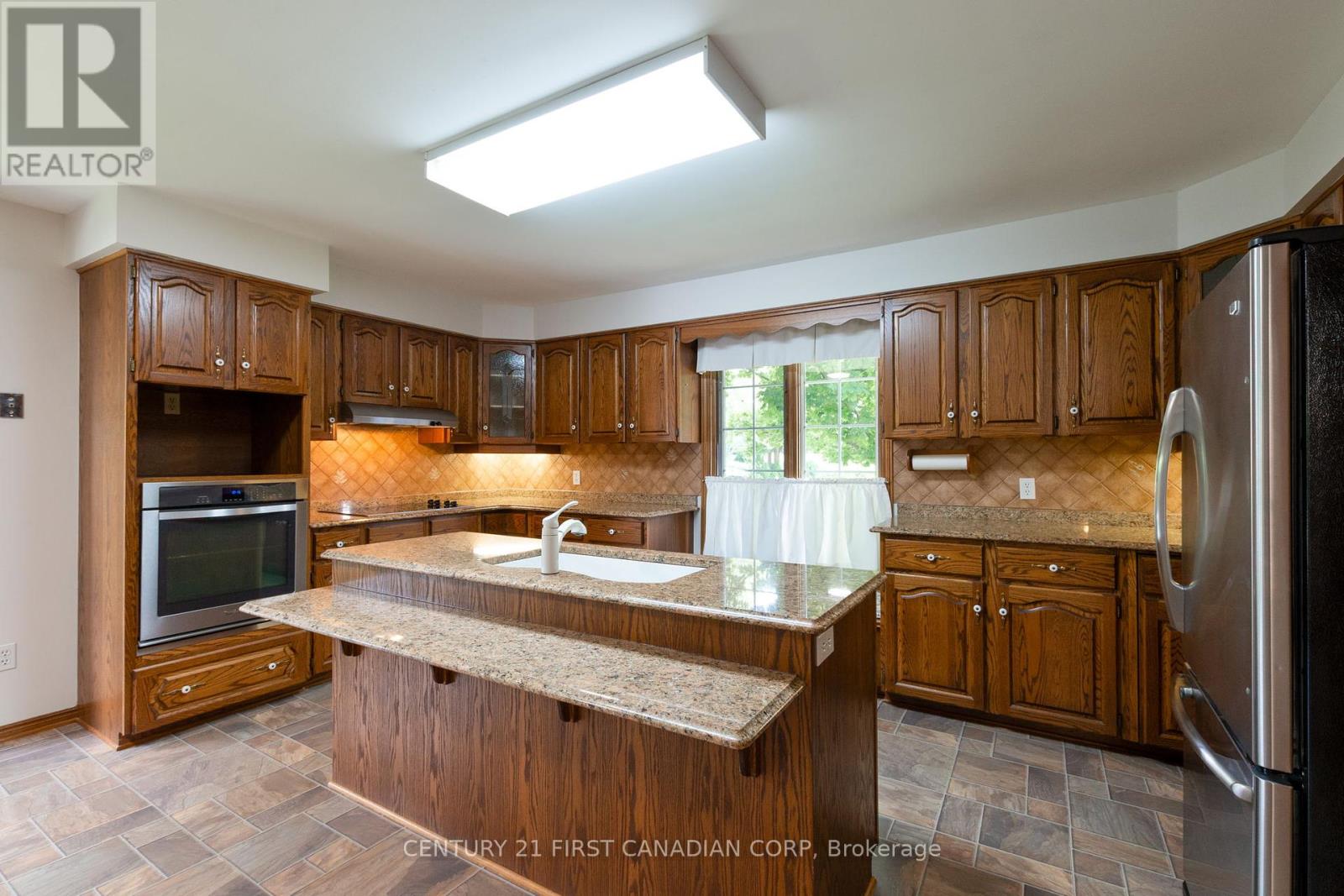 196 Hull Road, Strathroy-Caradoc, Ontario  N7G 3P2 - Photo 17 - X12376593