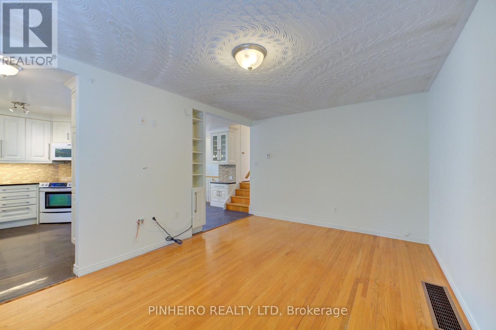 67 Harcroft Crescent, London South, Ontario  N6C 2Z9 - Photo 12 - X12376722