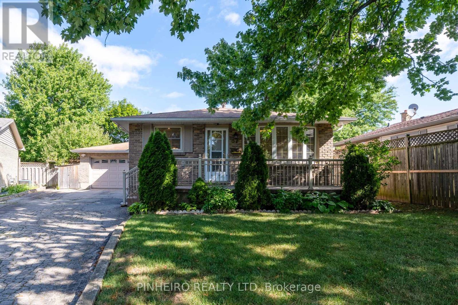 67 Harcroft Crescent, London South, Ontario  N6C 2Z9 - Photo 2 - X12376722