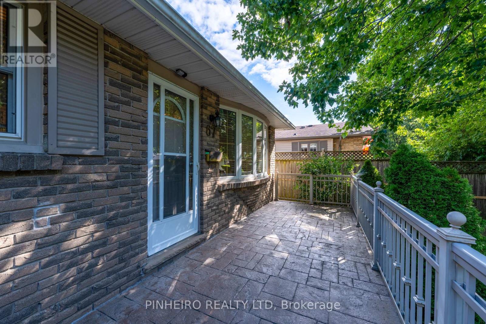 67 Harcroft Crescent, London South, Ontario  N6C 2Z9 - Photo 3 - X12376722