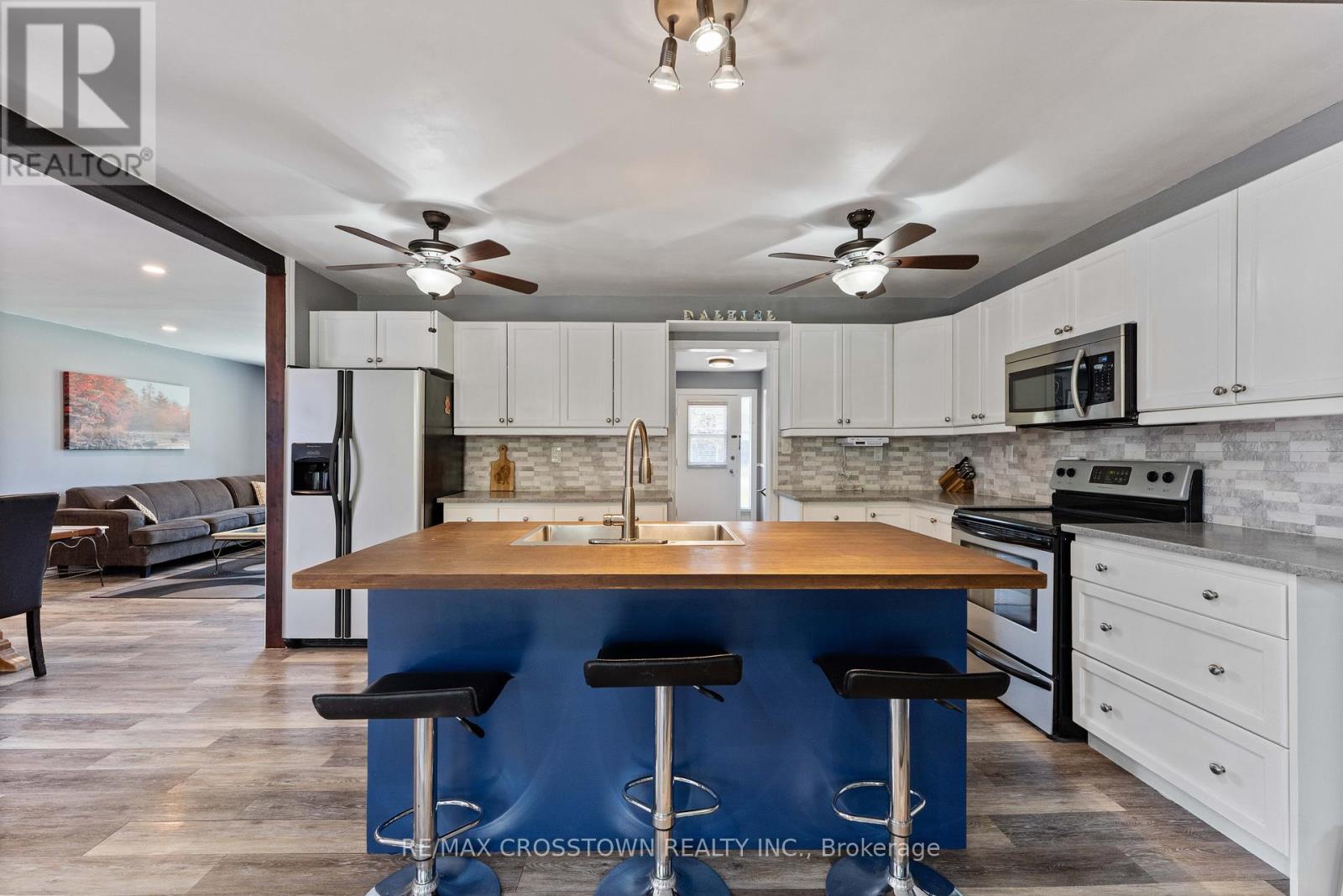 204 Camilla Crescent, Essa (Thornton), Ontario  L0L 2N0 - Photo 4 - N12376461