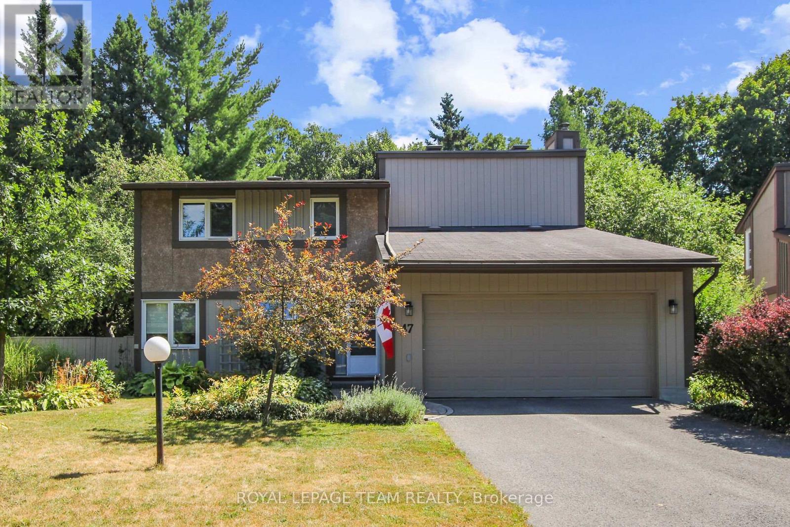 47 Inuvik Crescent, Ottawa, Ontario  K2L 1A1 - Photo 3 - X12376785