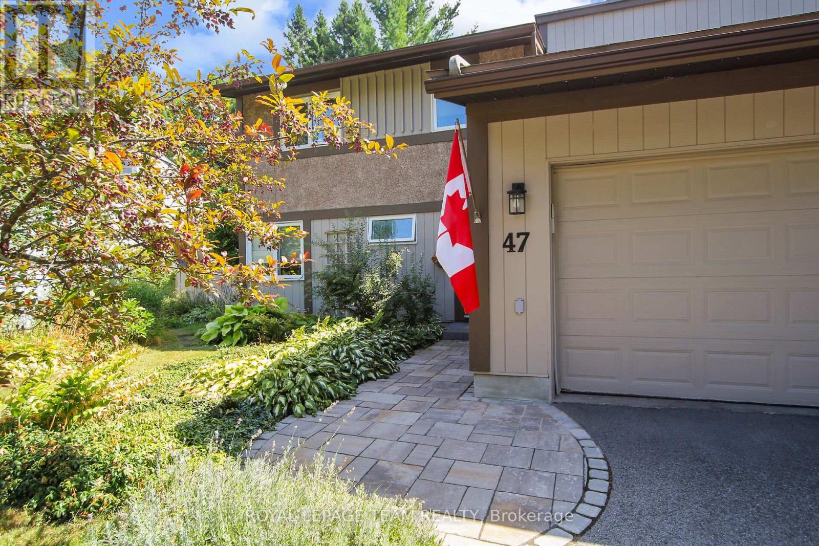 47 Inuvik Crescent, Ottawa, Ontario  K2L 1A1 - Photo 4 - X12376785