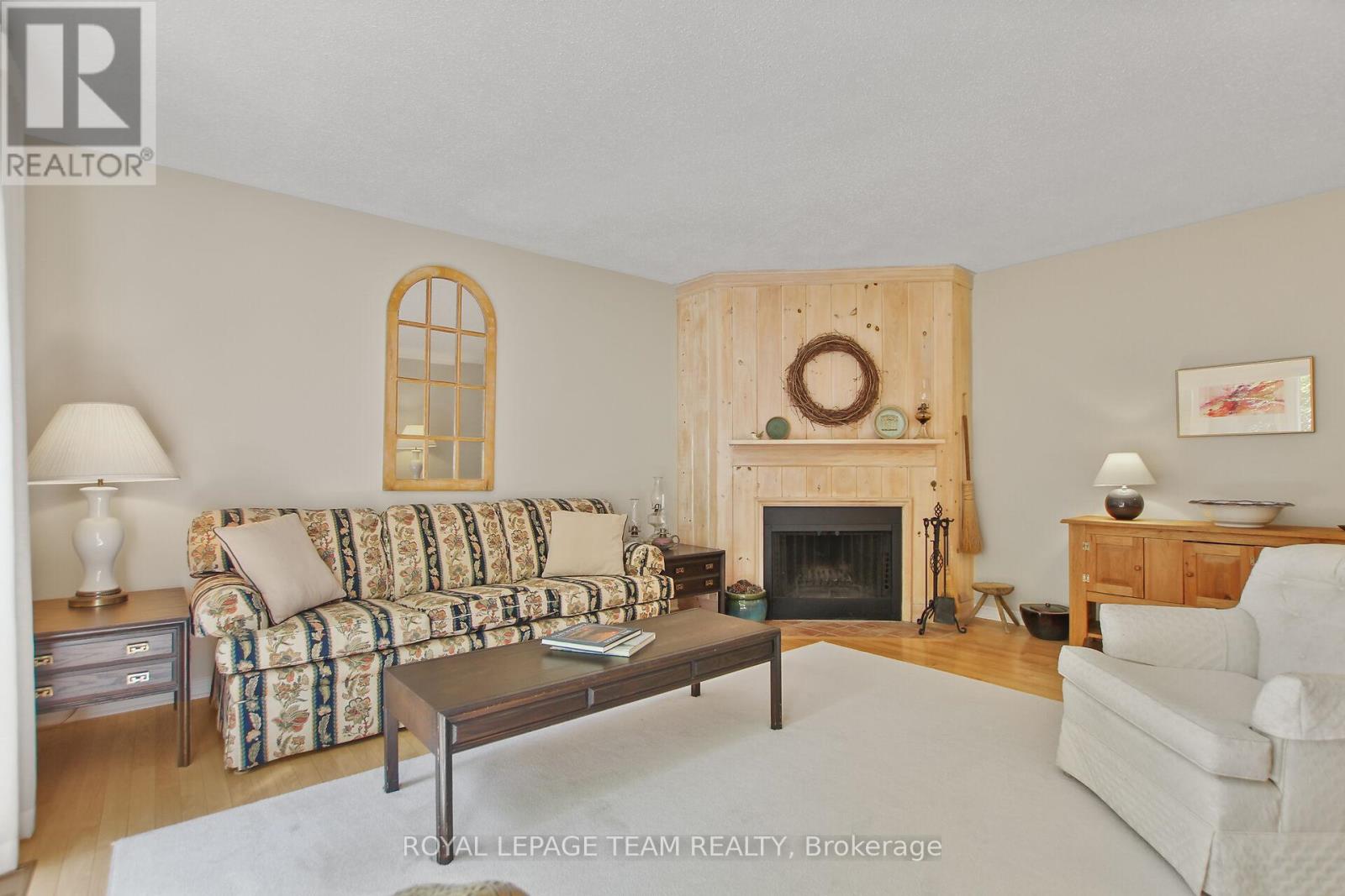 47 Inuvik Crescent, Ottawa, Ontario  K2L 1A1 - Photo 8 - X12376785
