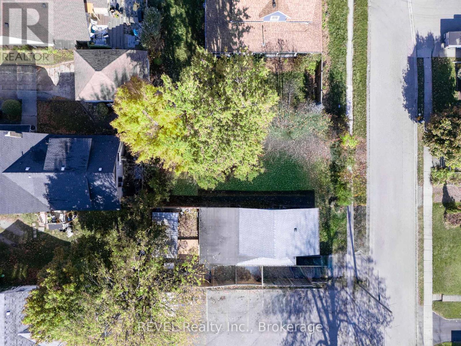 405 Oxford Avenue, Fort Erie, Ontario  L0S 1B0 - Photo 5 - X12376538