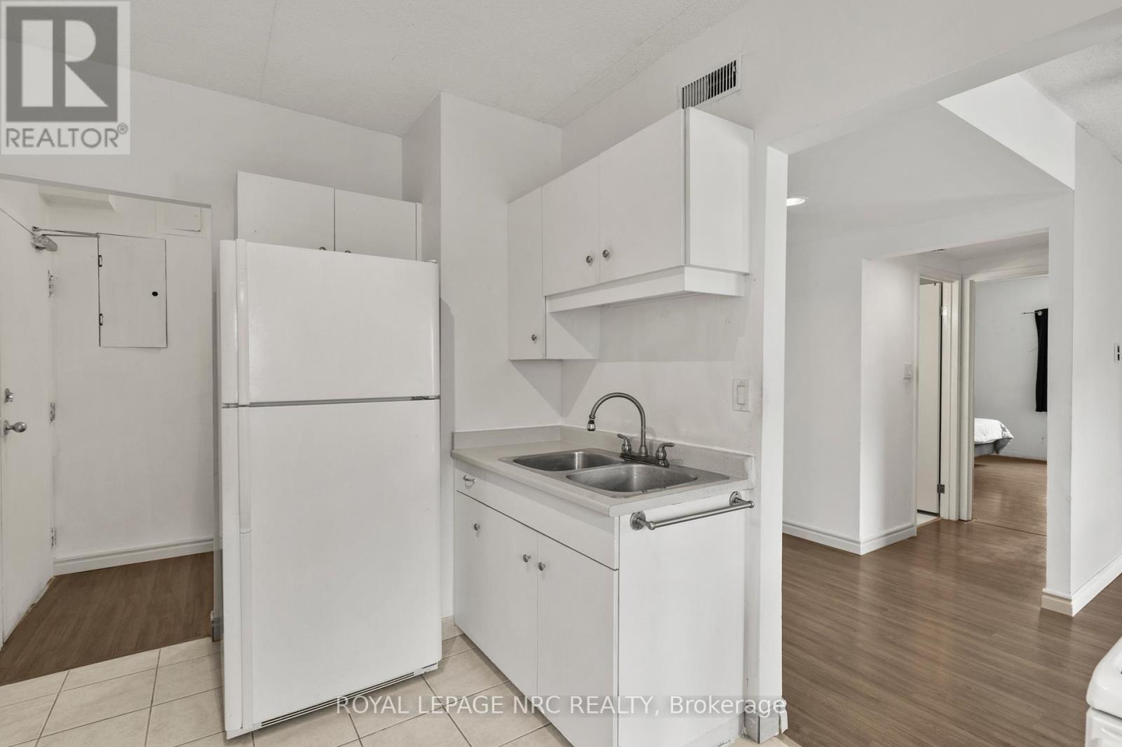 3 - 4872 Valley Way, Niagara Falls, Ontario  L2E 1W3 - Photo 13 - X12376629