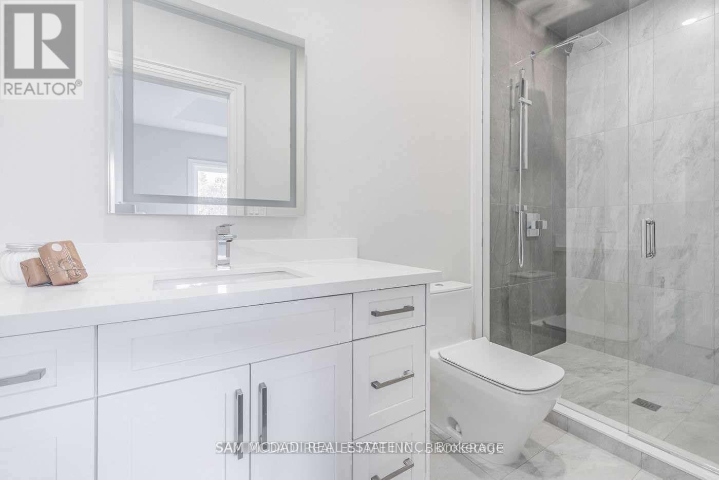577 Indian Road, Mississauga, Ontario  L5H 1R1 - Photo 32 - W12376444