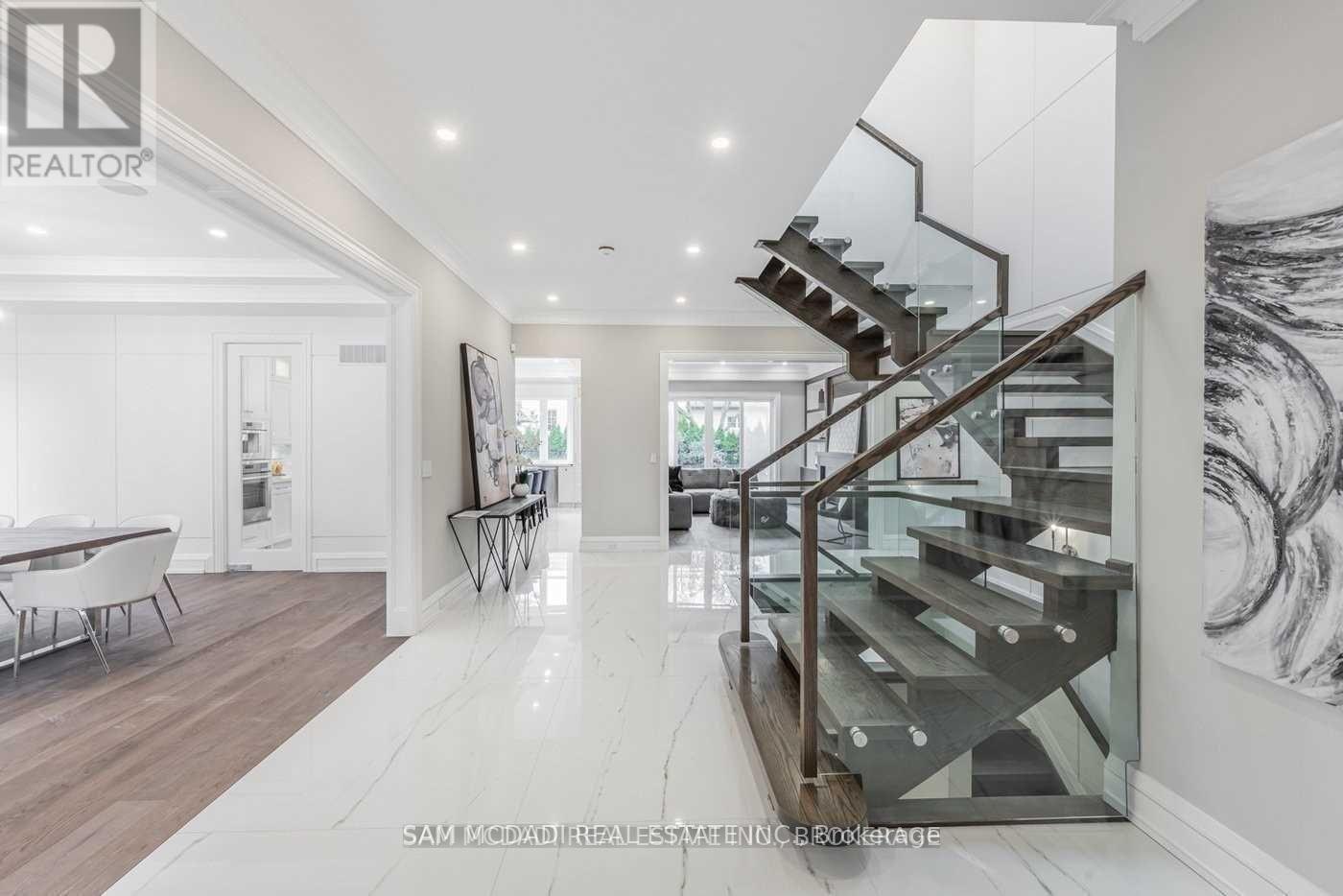 577 Indian Road, Mississauga, Ontario  L5H 1R1 - Photo 8 - W12376444