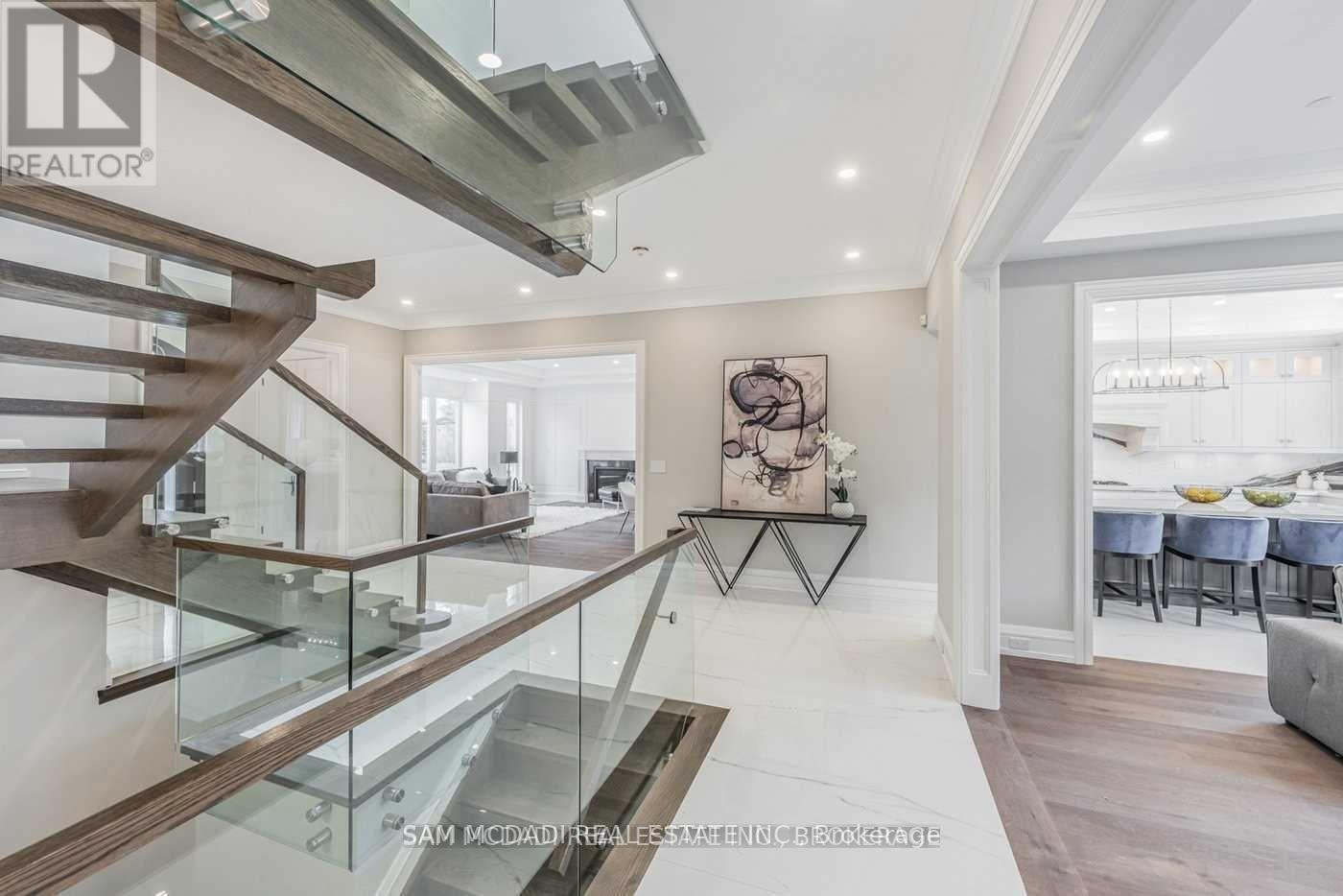 577 Indian Road, Mississauga, Ontario  L5H 1R1 - Photo 9 - W12376444