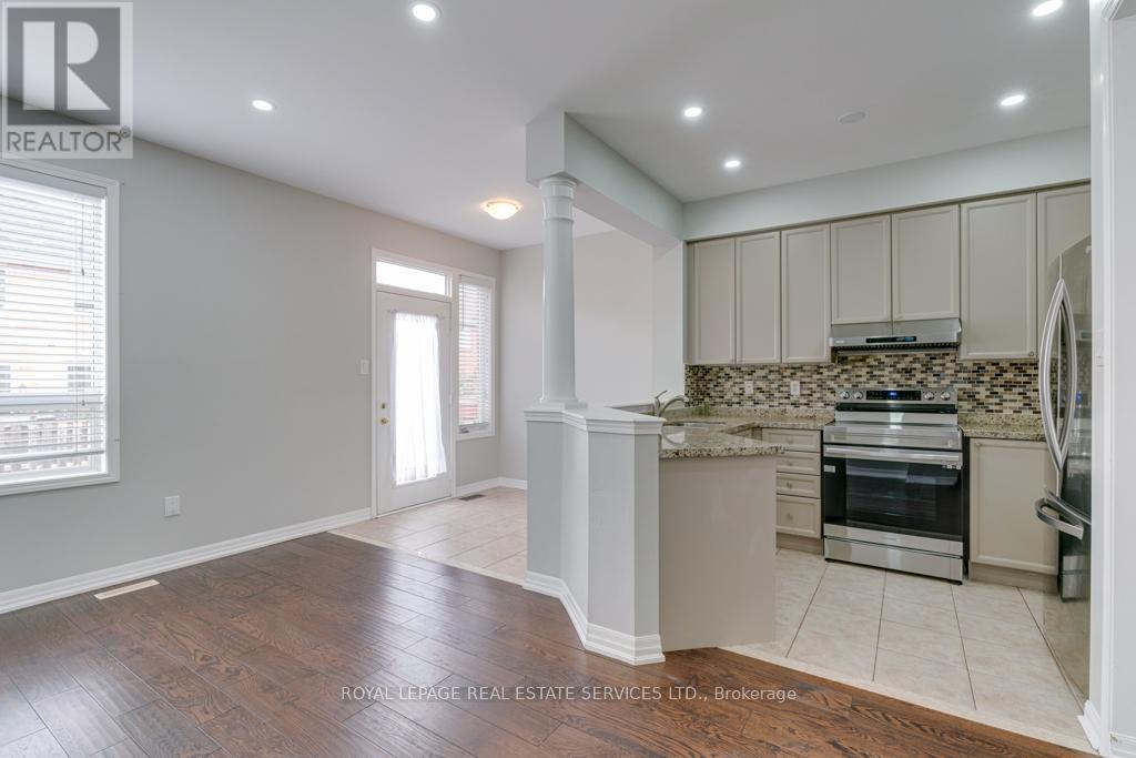 Upper - 1327 Weir Chase, Mississauga, Ontario  L5V 2W7 - Photo 10 - W12376473