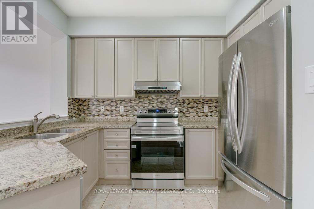 Upper - 1327 Weir Chase, Mississauga, Ontario  L5V 2W7 - Photo 11 - W12376473