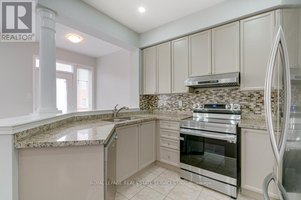 Upper - 1327 Weir Chase, Mississauga, Ontario  L5V 2W7 - Photo 12 - W12376473