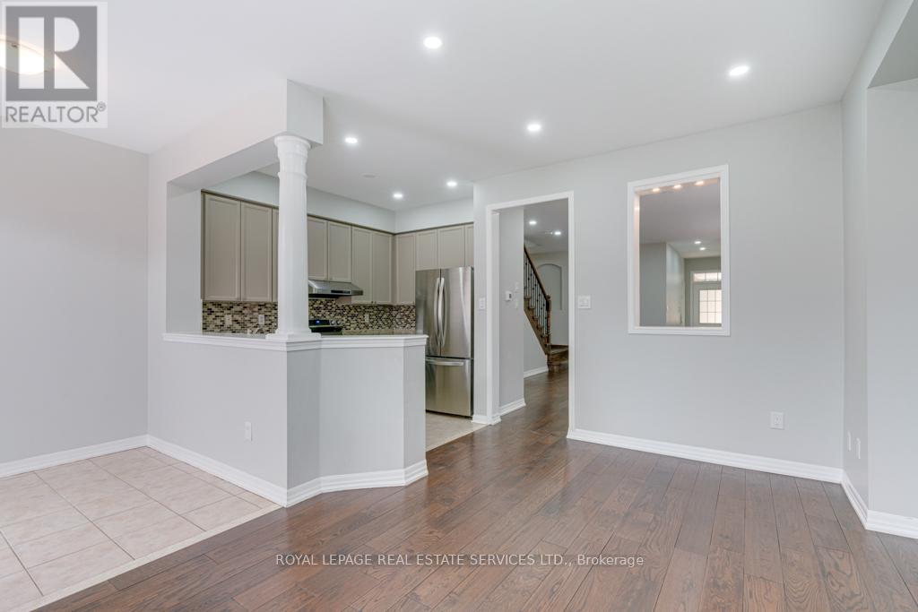 Upper - 1327 Weir Chase, Mississauga, Ontario  L5V 2W7 - Photo 14 - W12376473
