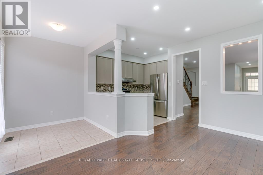 Upper - 1327 Weir Chase, Mississauga, Ontario  L5V 2W7 - Photo 15 - W12376473