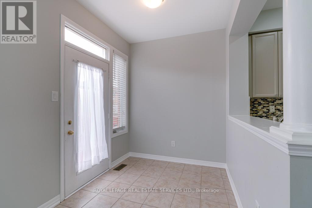 Upper - 1327 Weir Chase, Mississauga, Ontario  L5V 2W7 - Photo 16 - W12376473