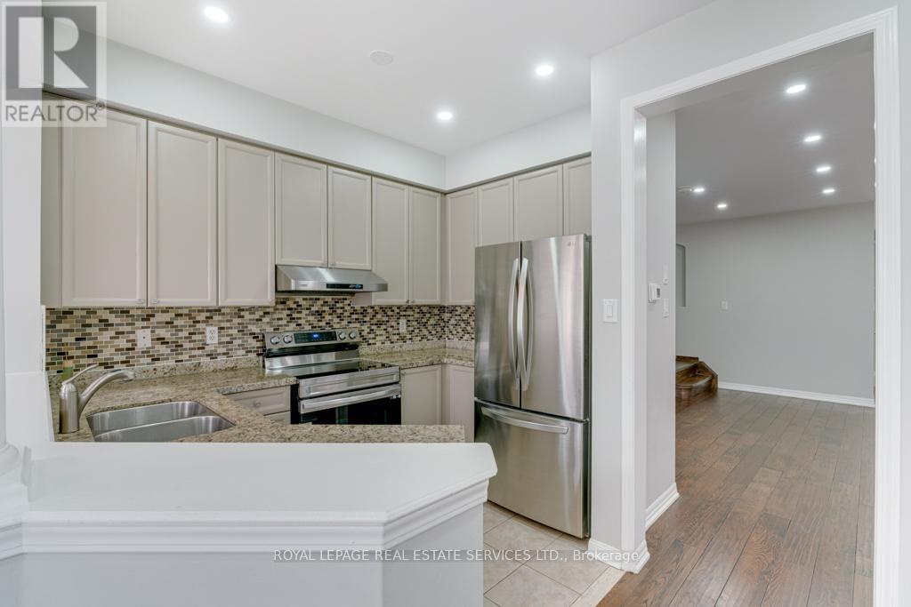 Upper - 1327 Weir Chase, Mississauga, Ontario  L5V 2W7 - Photo 17 - W12376473