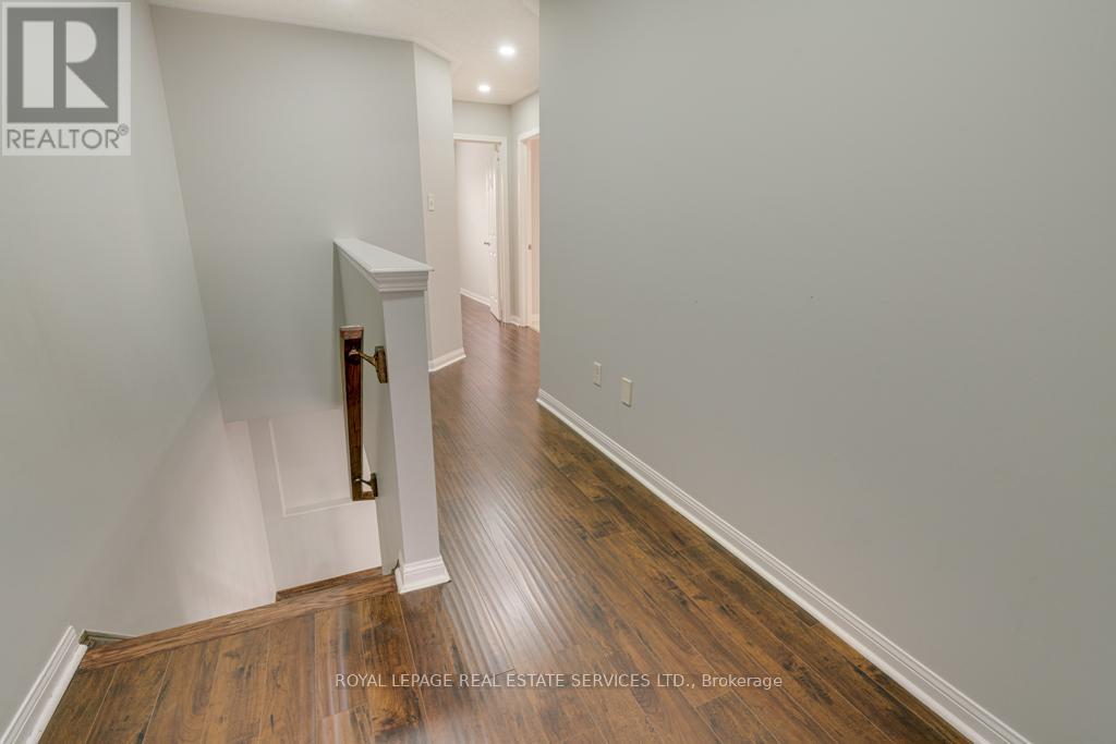 Upper - 1327 Weir Chase, Mississauga, Ontario  L5V 2W7 - Photo 19 - W12376473
