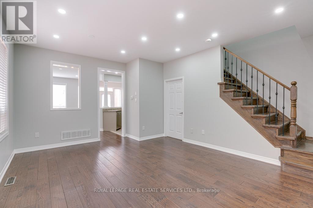 Upper - 1327 Weir Chase, Mississauga, Ontario  L5V 2W7 - Photo 2 - W12376473