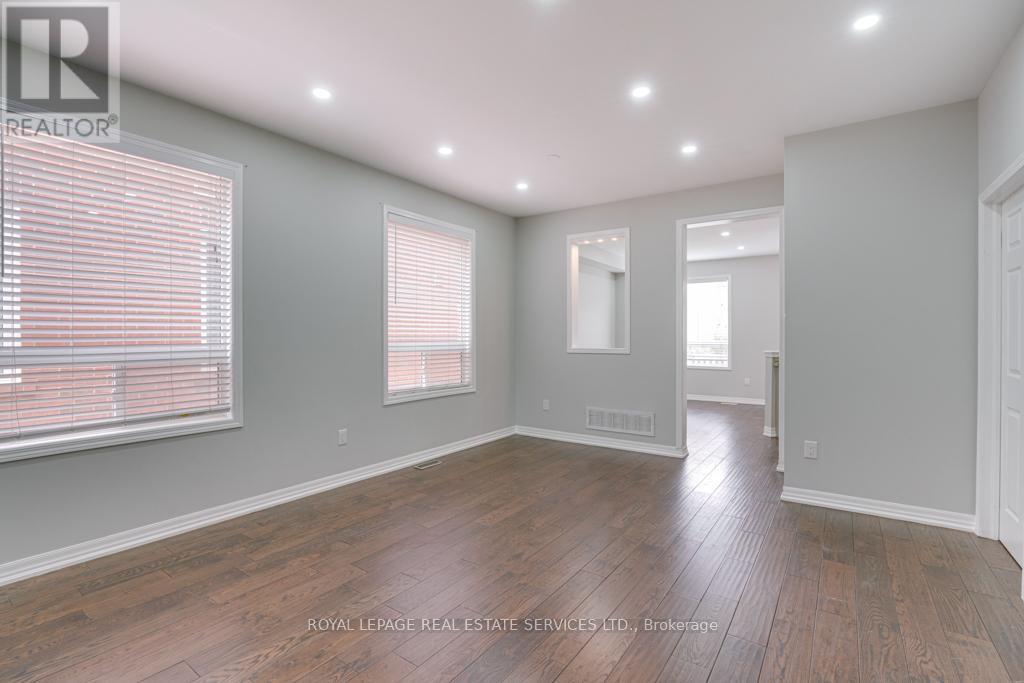 Upper - 1327 Weir Chase, Mississauga, Ontario  L5V 2W7 - Photo 3 - W12376473