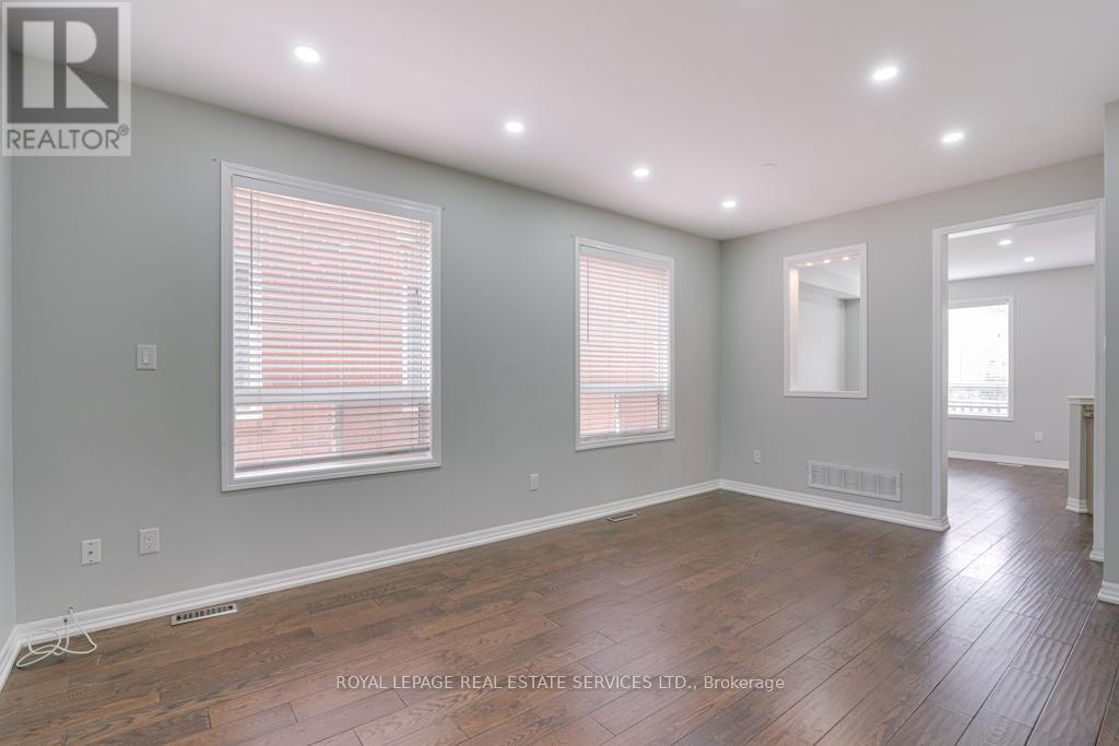 Upper - 1327 Weir Chase, Mississauga, Ontario  L5V 2W7 - Photo 4 - W12376473
