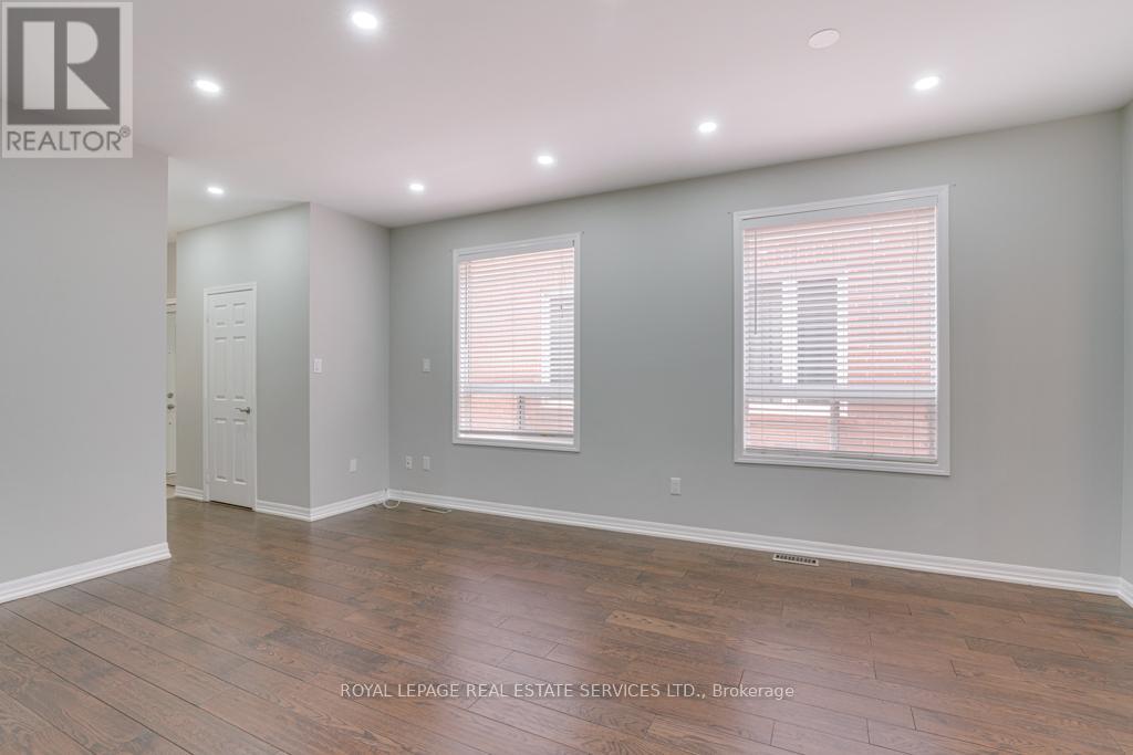 Upper - 1327 Weir Chase, Mississauga, Ontario  L5V 2W7 - Photo 6 - W12376473
