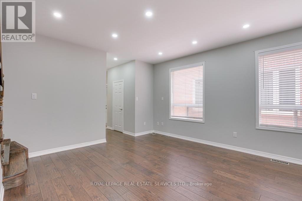 Upper - 1327 Weir Chase, Mississauga, Ontario  L5V 2W7 - Photo 7 - W12376473