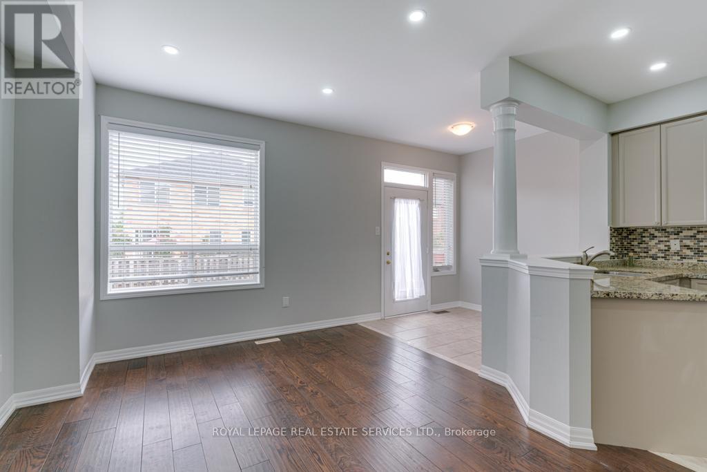 Upper - 1327 Weir Chase, Mississauga, Ontario  L5V 2W7 - Photo 9 - W12376473