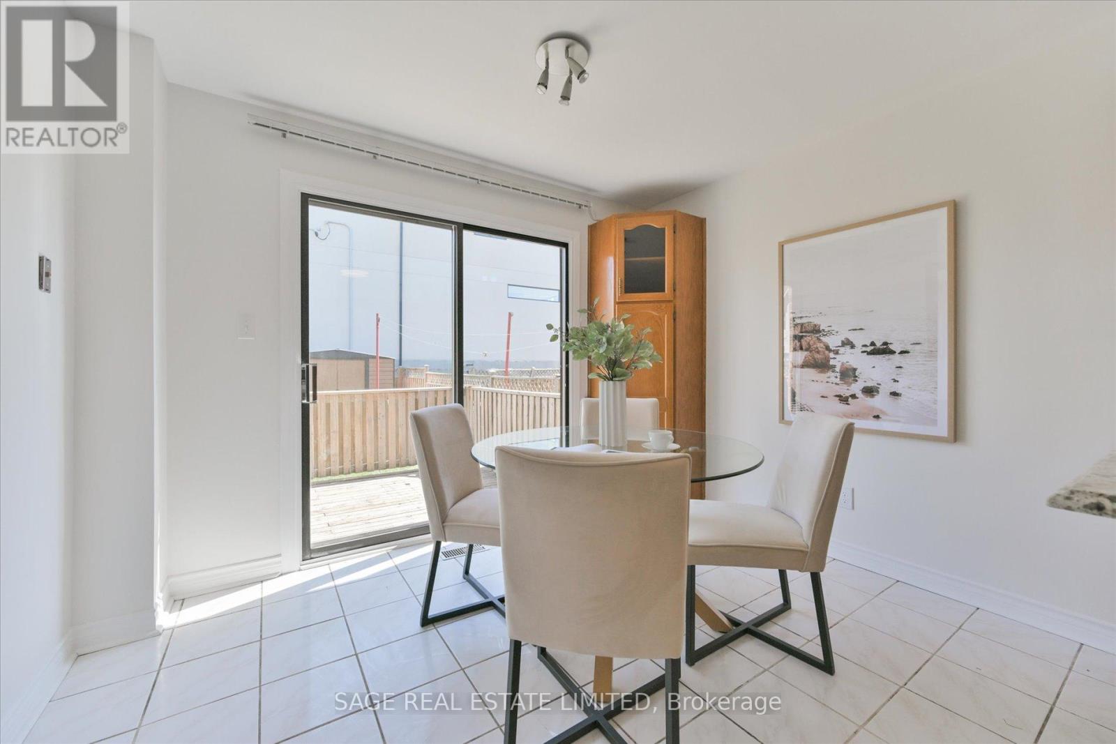 1 Goa Court, Toronto (Alderwood), Ontario  M8W 4Y2 - Photo 10 - W12376477