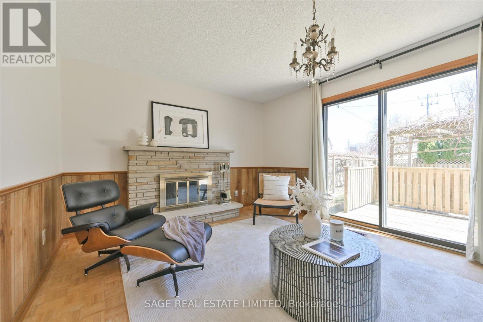 1 Goa Court, Toronto (Alderwood), Ontario  M8W 4Y2 - Photo 14 - W12376477