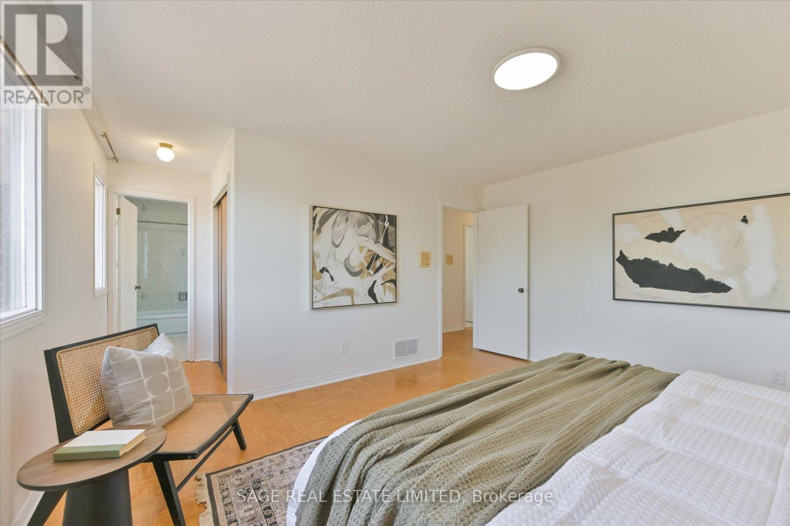 1 Goa Court, Toronto (Alderwood), Ontario  M8W 4Y2 - Photo 18 - W12376477