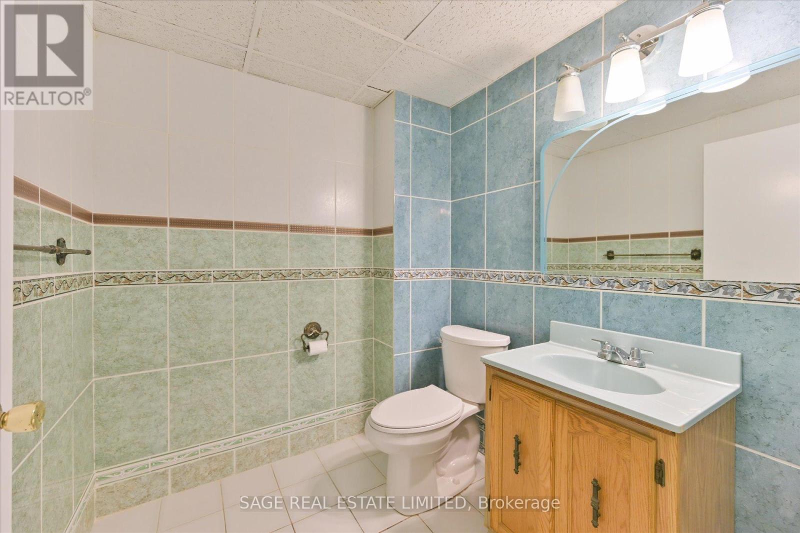 1 Goa Court, Toronto (Alderwood), Ontario  M8W 4Y2 - Photo 30 - W12376477