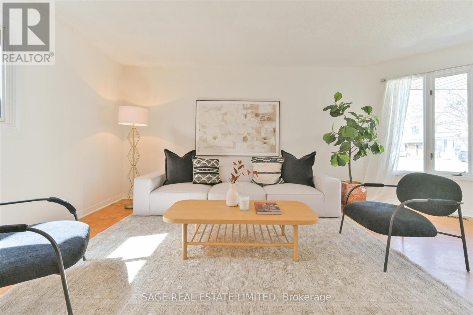 1 Goa Court, Toronto (Alderwood), Ontario  M8W 4Y2 - Photo 6 - W12376477