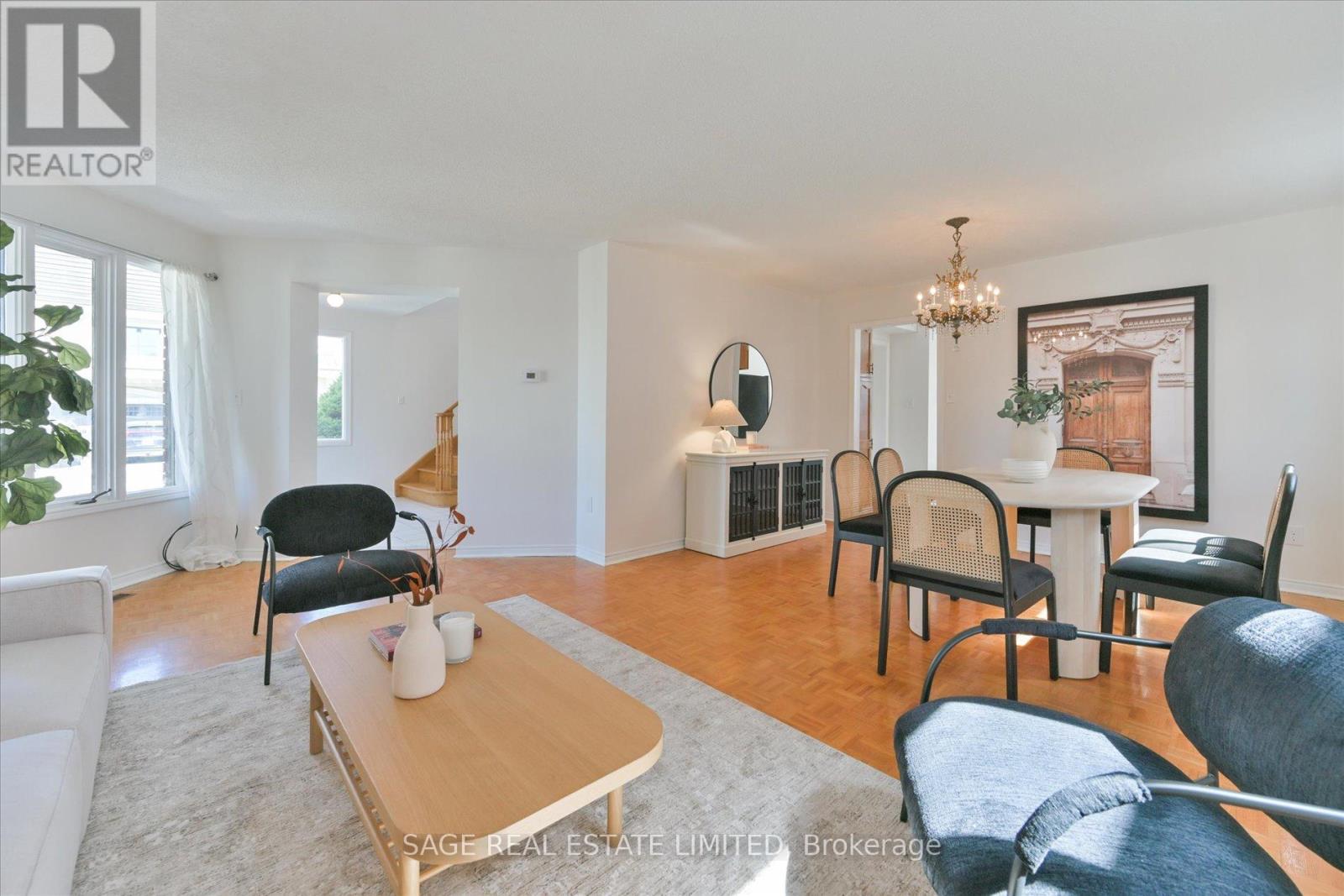 1 Goa Court, Toronto (Alderwood), Ontario  M8W 4Y2 - Photo 7 - W12376477