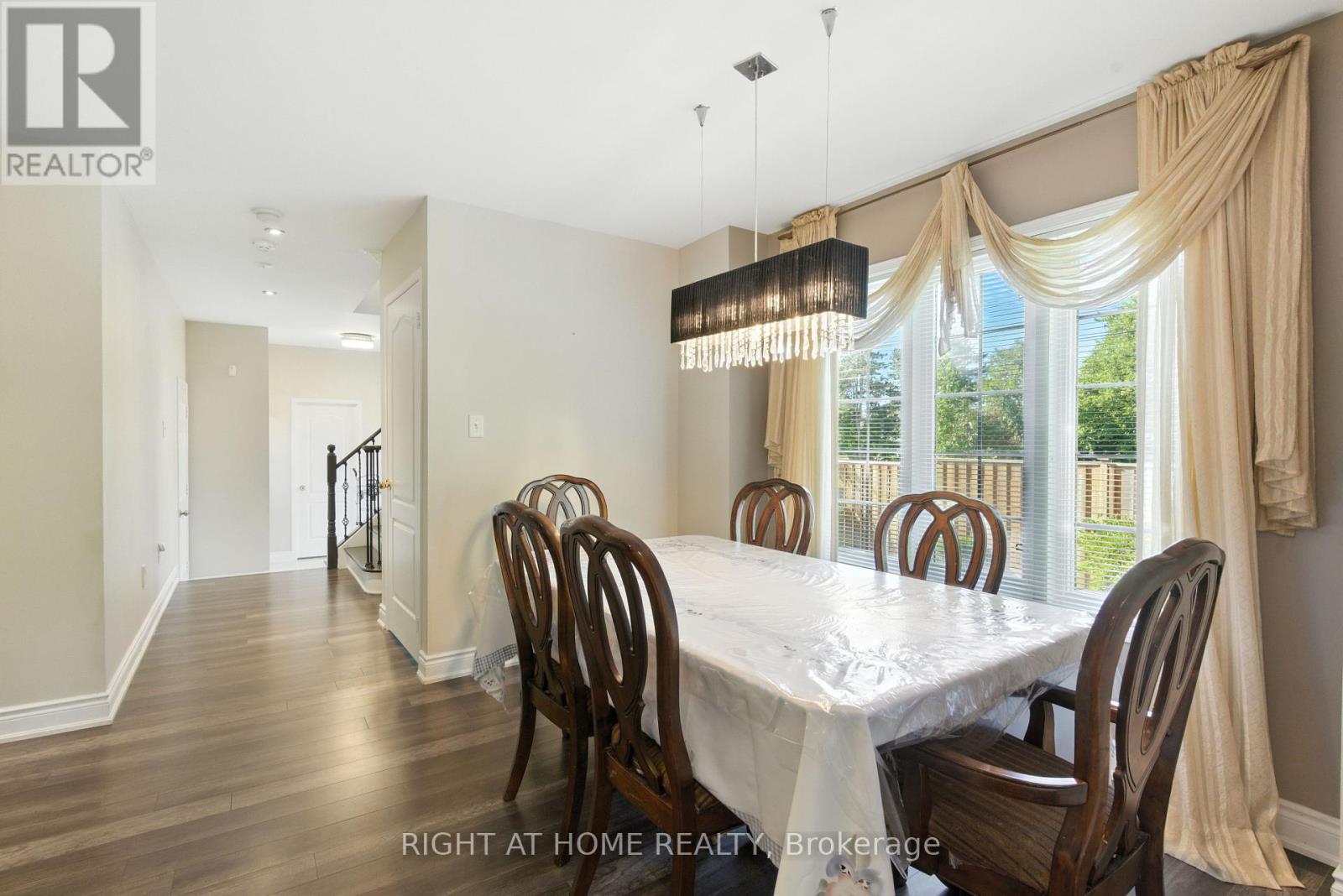 1233 Lamont Crescent, Milton (Cl Clarke), Ontario  L9T 6W5 - Photo 10 - W12376478