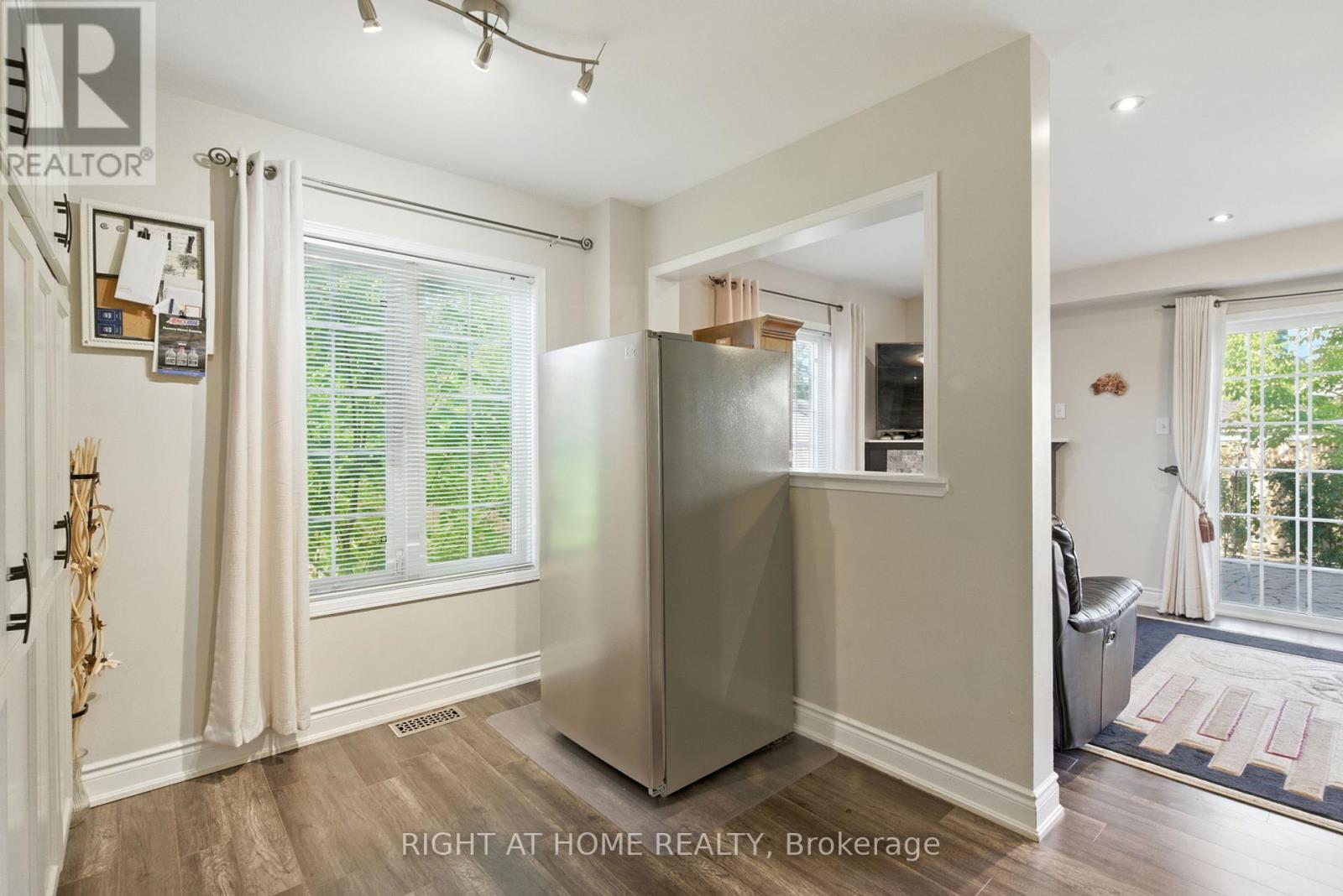 1233 Lamont Crescent, Milton (Cl Clarke), Ontario  L9T 6W5 - Photo 14 - W12376478