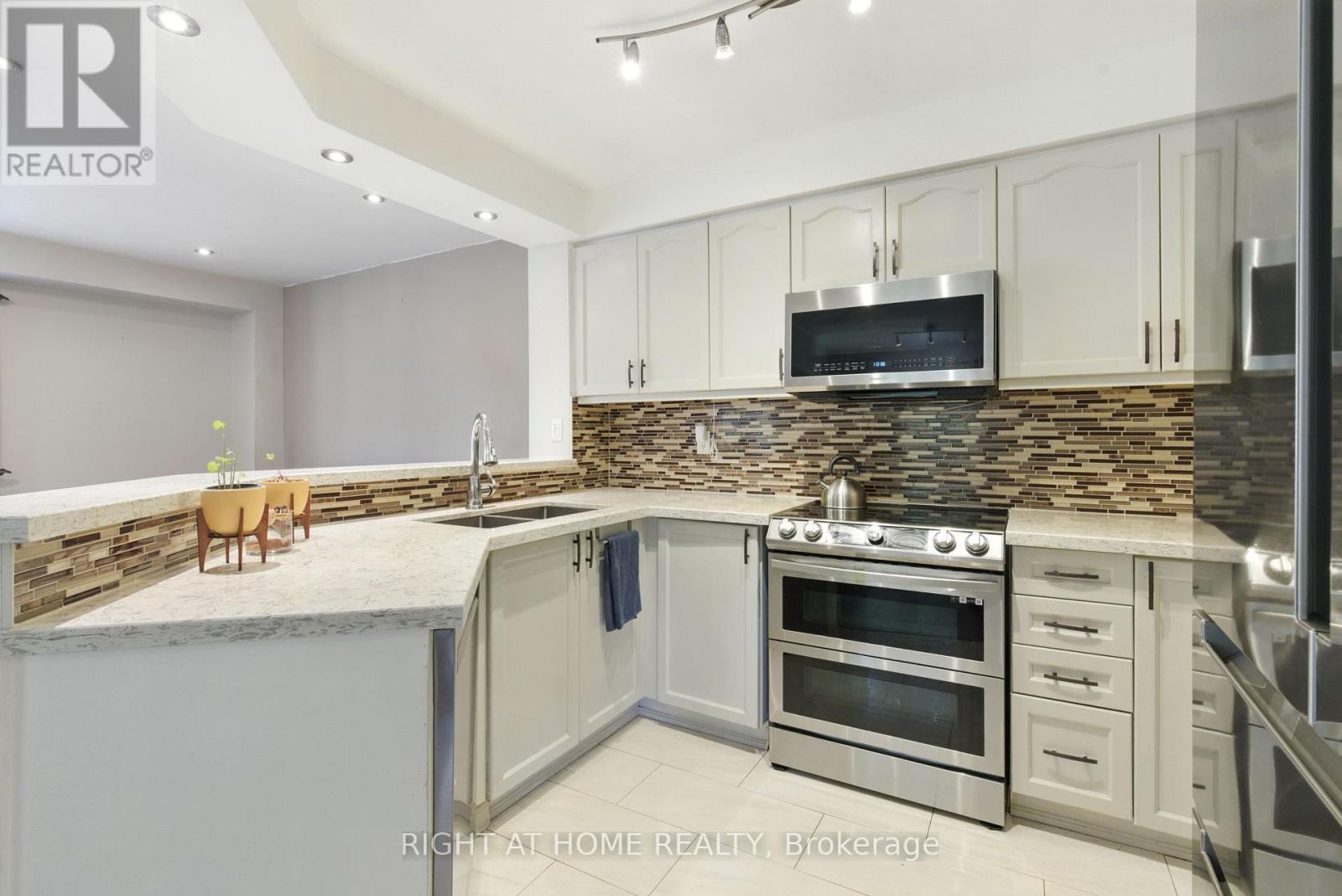 1233 Lamont Crescent, Milton (Cl Clarke), Ontario  L9T 6W5 - Photo 16 - W12376478