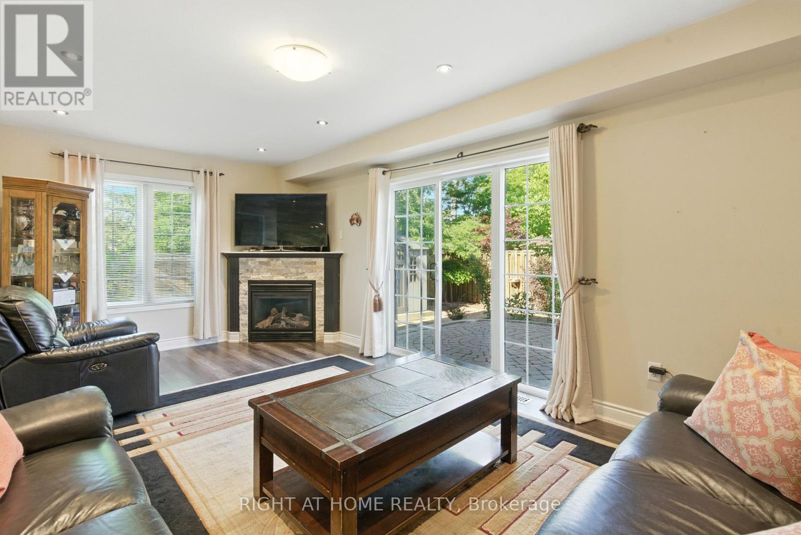 1233 Lamont Crescent, Milton (Cl Clarke), Ontario  L9T 6W5 - Photo 18 - W12376478