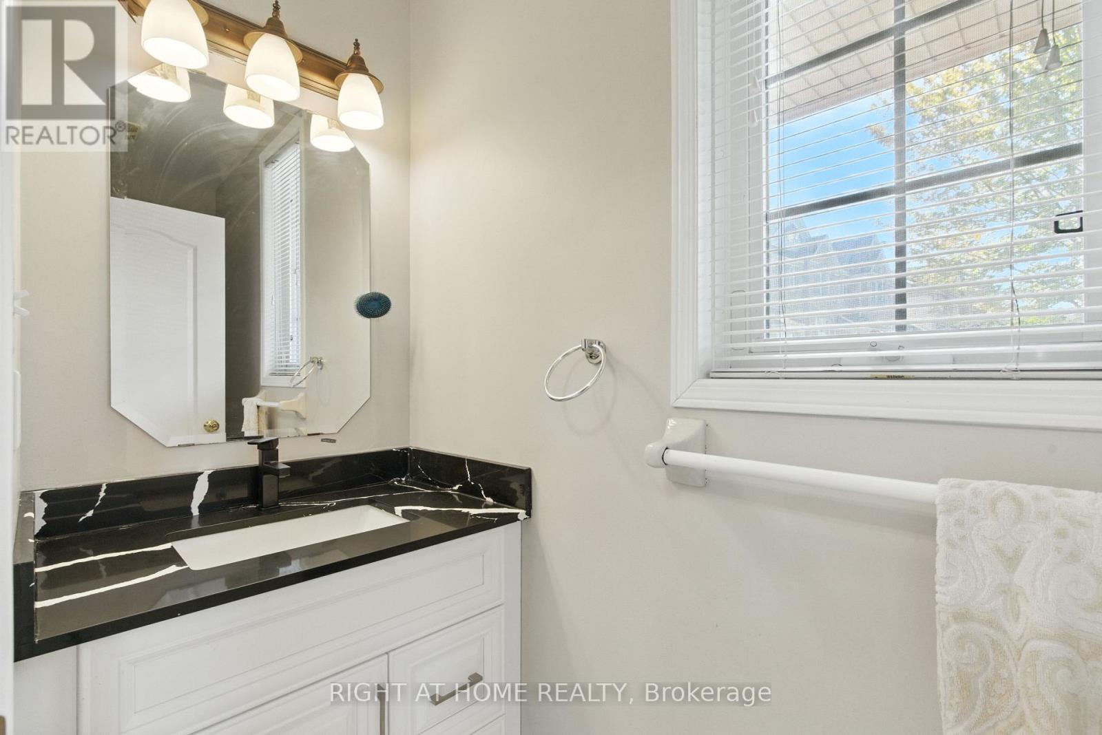 1233 Lamont Crescent, Milton (Cl Clarke), Ontario  L9T 6W5 - Photo 22 - W12376478