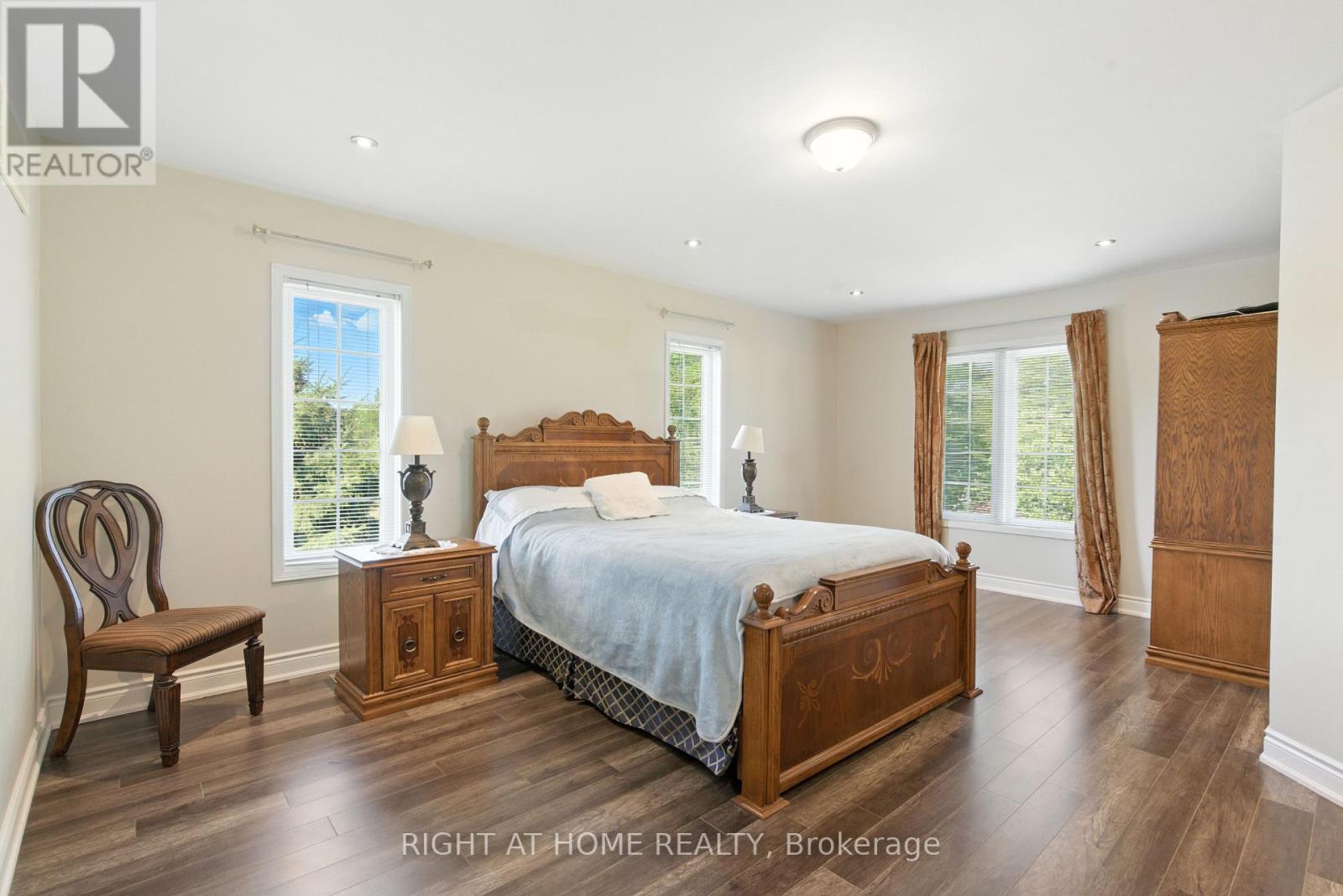 1233 Lamont Crescent, Milton (Cl Clarke), Ontario  L9T 6W5 - Photo 24 - W12376478