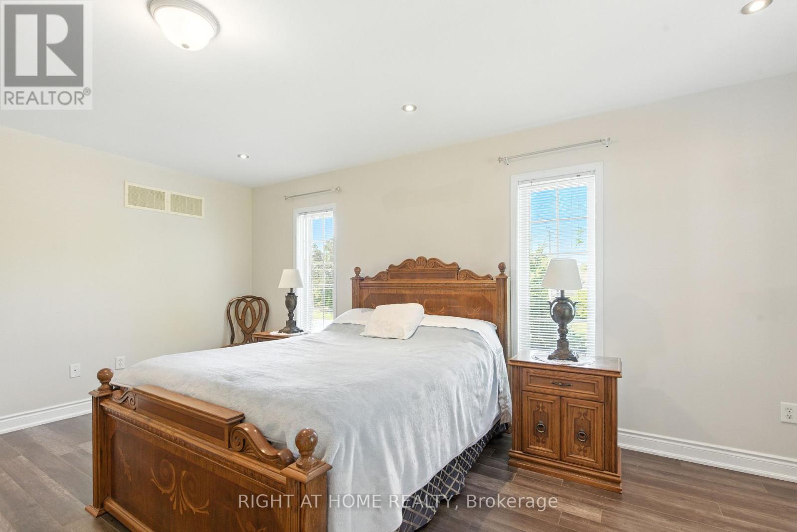 1233 Lamont Crescent, Milton (Cl Clarke), Ontario  L9T 6W5 - Photo 25 - W12376478
