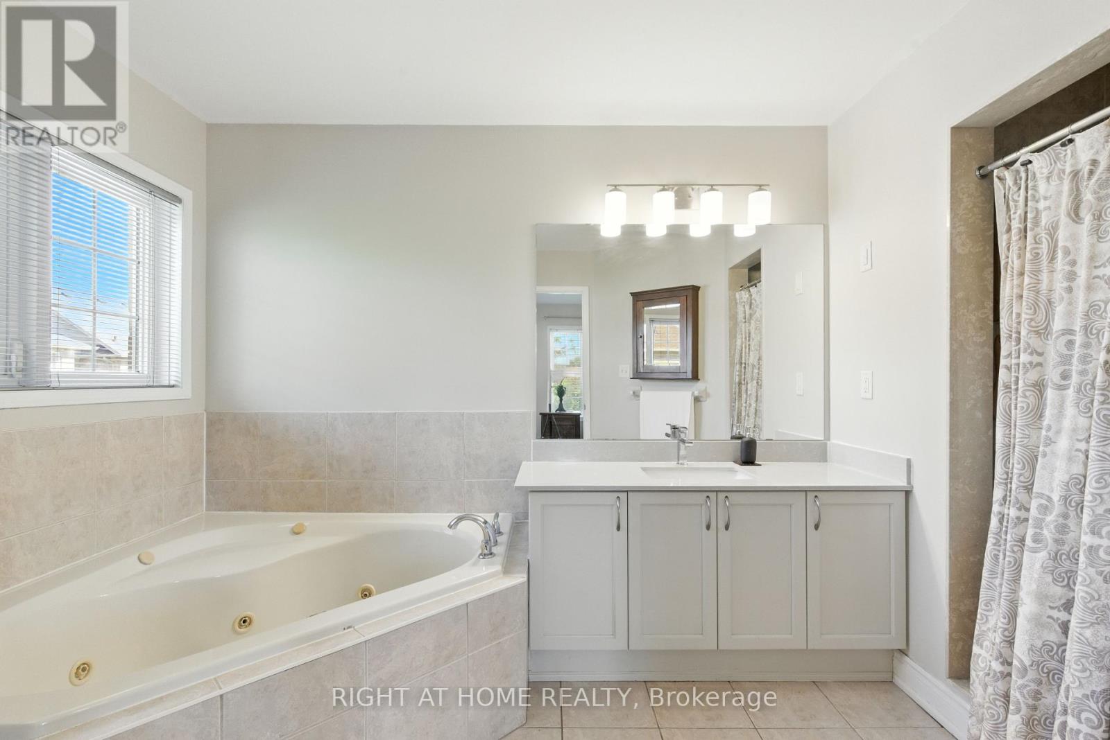 1233 Lamont Crescent, Milton (Cl Clarke), Ontario  L9T 6W5 - Photo 26 - W12376478