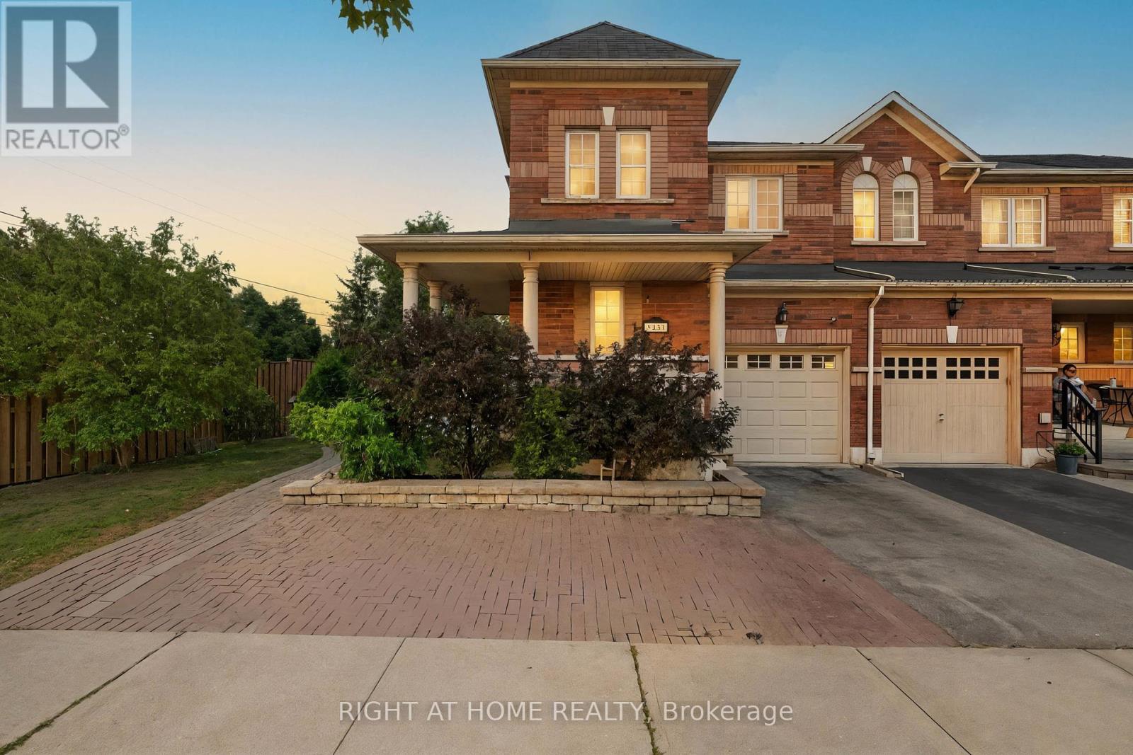 1233 Lamont Crescent, Milton (Cl Clarke), Ontario  L9T 6W5 - Photo 3 - W12376478