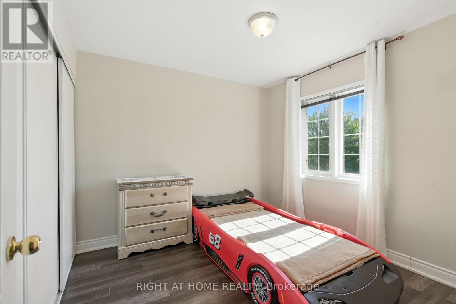 1233 Lamont Crescent, Milton (Cl Clarke), Ontario  L9T 6W5 - Photo 32 - W12376478